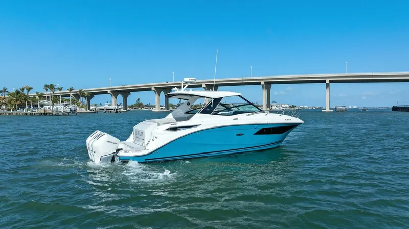  Yacht Photos Pics 2022 Sea Ray 320 Sundancer - Image 8