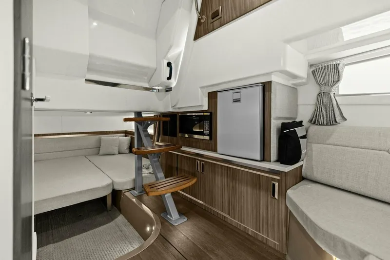  Yacht Photos Pics 2022 Sea Ray 320 Sundancer - Image 27