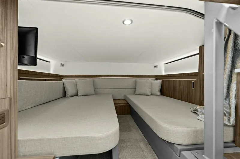  Yacht Photos Pics 2022 Sea Ray 320 Sundancer - Image 28