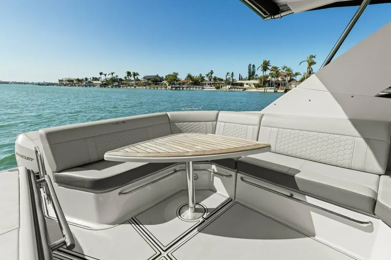  Yacht Photos Pics 2022 Sea Ray 320 Sundancer - Image 16