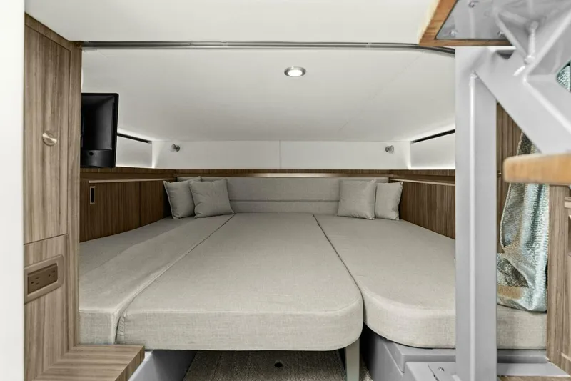  Yacht Photos Pics 2022 Sea Ray 320 Sundancer - Image 29