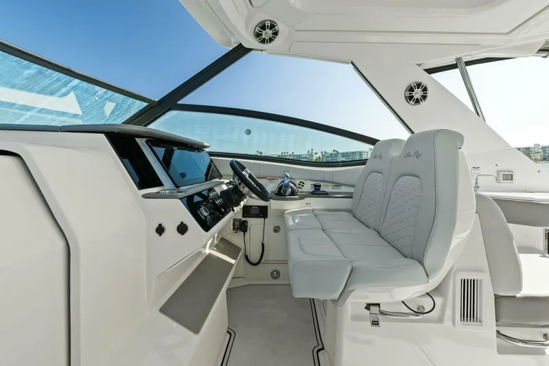  Yacht Photos Pics 2022 Sea Ray 320 Sundancer - Image 20