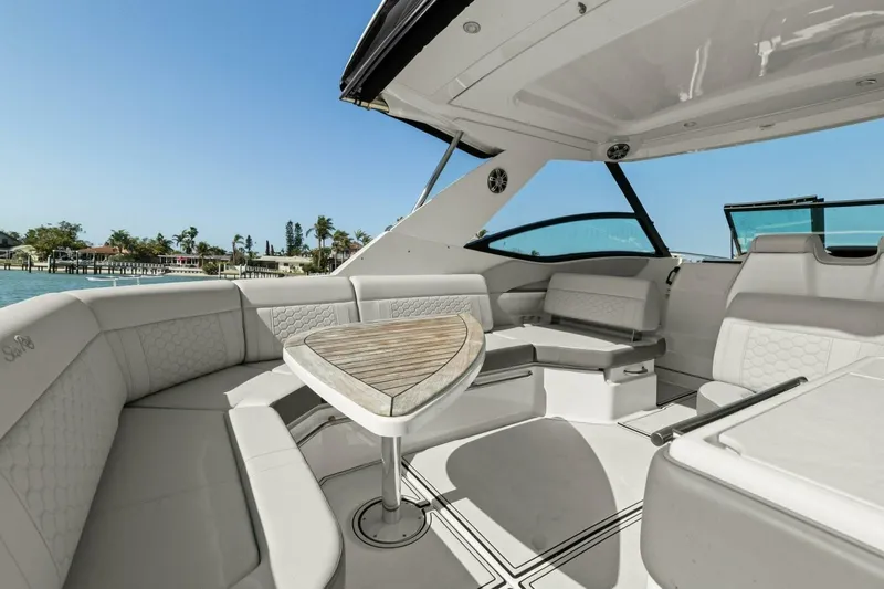  Yacht Photos Pics 2022 Sea Ray 320 Sundancer - Image 2
