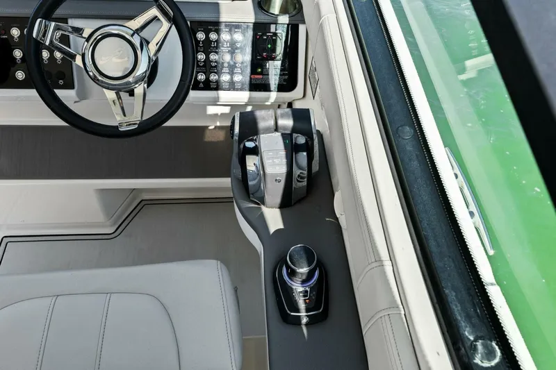  Yacht Photos Pics 2022 Sea Ray 320 Sundancer - Image 22