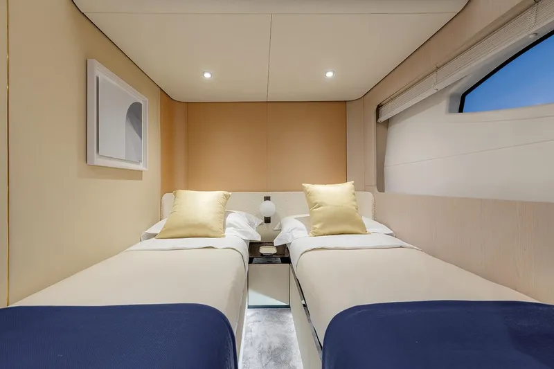 Dejavu Yacht Photos Pics Luxurious twin bedroom on 2020 Azimut 78 yacht, featuring modern decor and cozy ambiance.