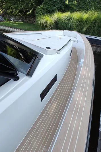 Nauti Mate Yacht Photos Pics Stbd Sunpad