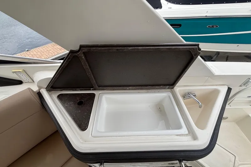  Yacht Photos Pics 2018 Sea Ray SLX 310 Outboard boat sink and storage compartment.