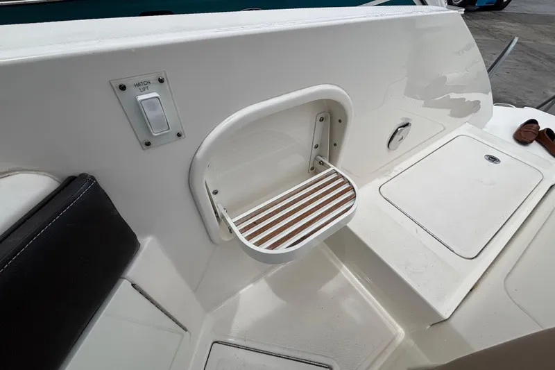  Yacht Photos Pics 2018 Sea Ray SLX 310 Outboard boat interior with hatch lift and step detail.
