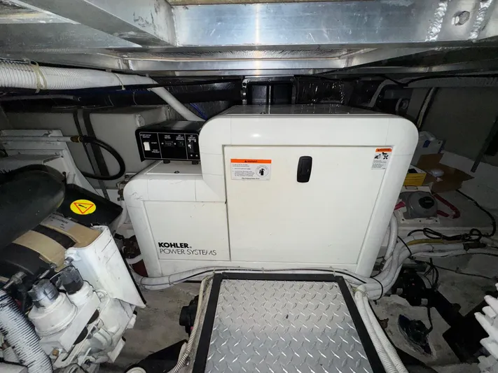 Makin Memories Yacht Photos Pics Engine room of 2003 Carver 396 with Kohler power system.