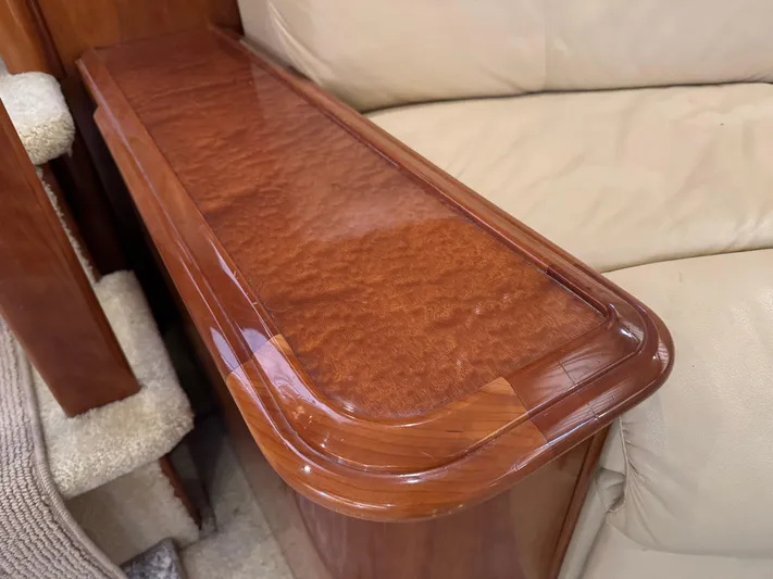 Makin Memories Yacht Photos Pics Luxurious wood finish interior of 2003 Carver 396 yacht, featuring elegant craftsmanship.