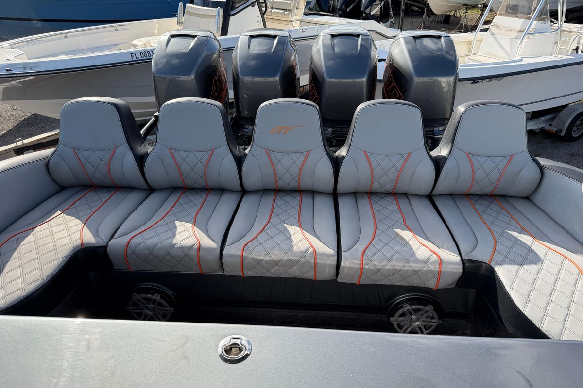 2019 Midnight Express 43 