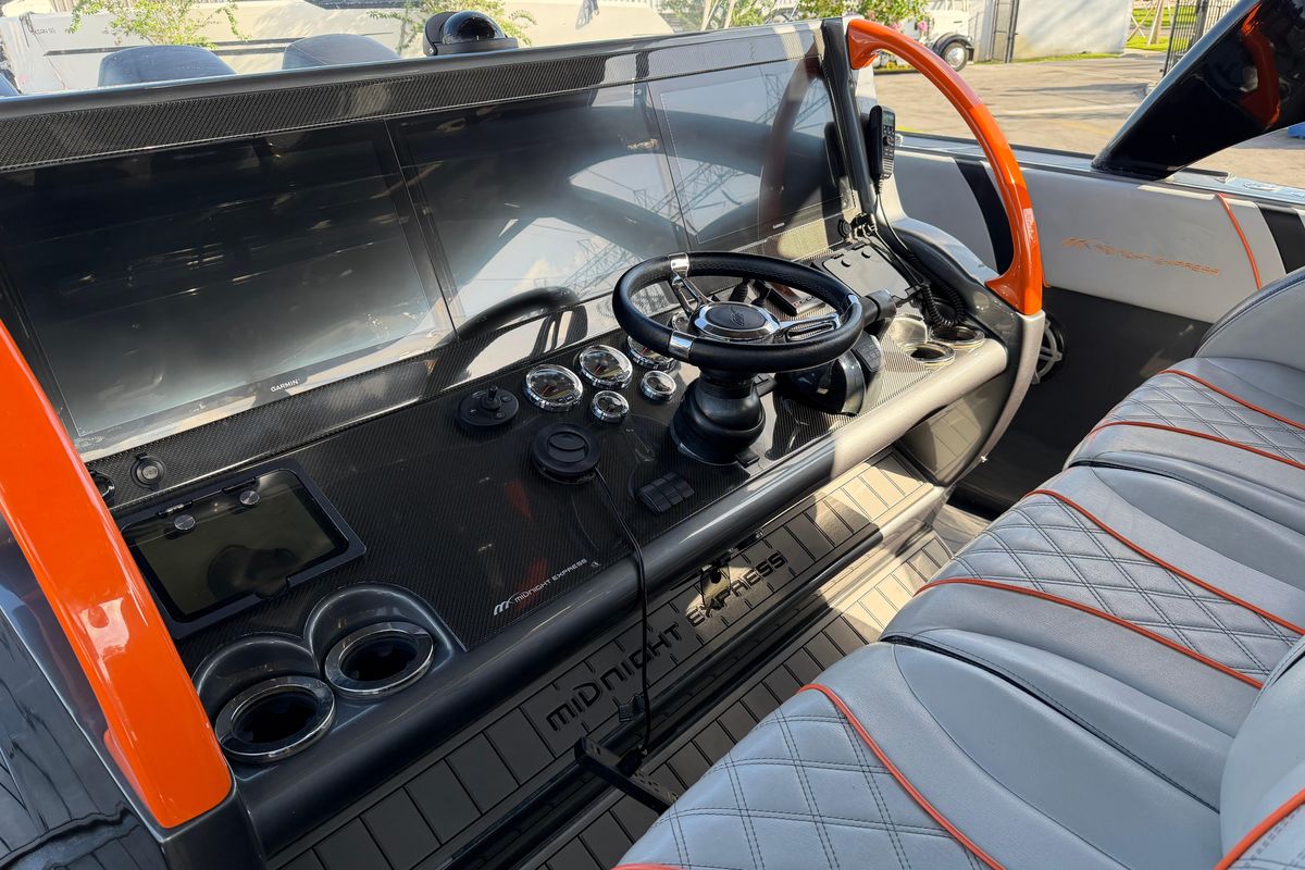 2019 Midnight Express 43 