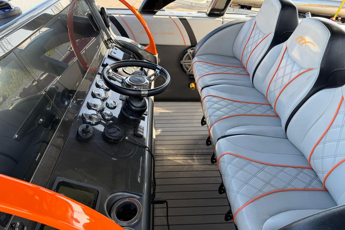2019 Midnight Express 43 