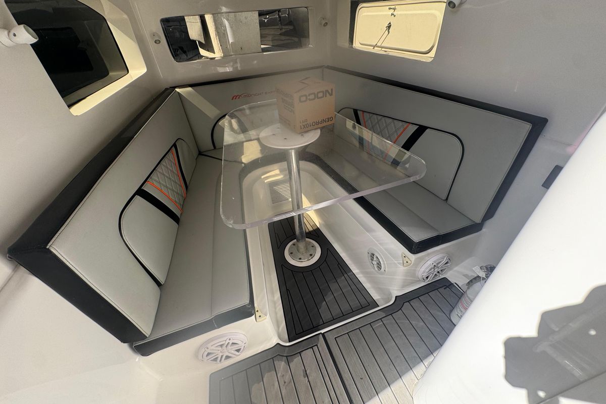 2019 Midnight Express 43 