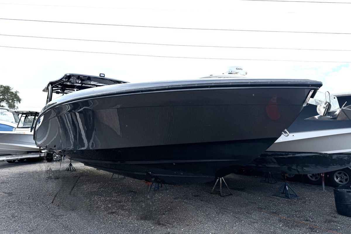 2019 Midnight Express 43 