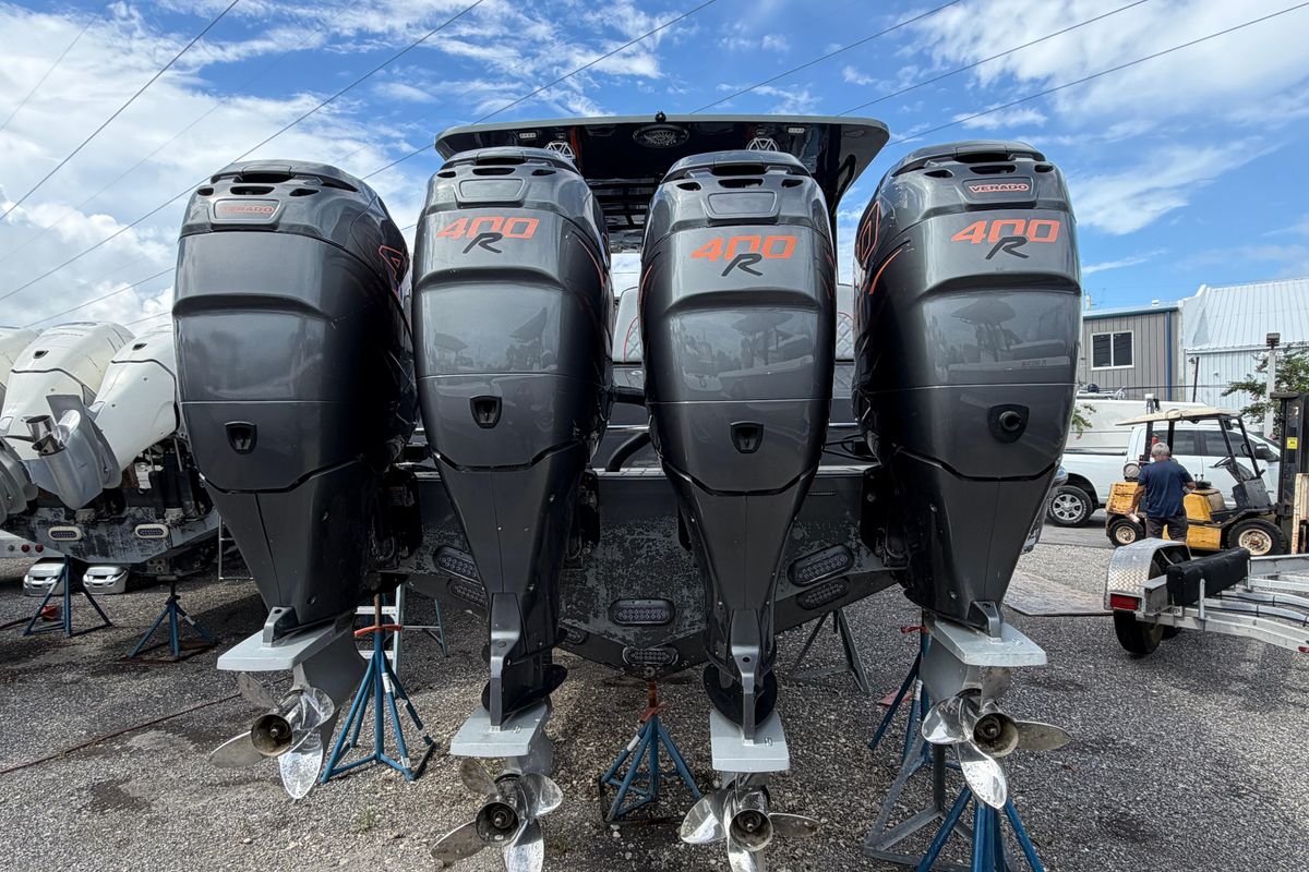 2019 Midnight Express 43 