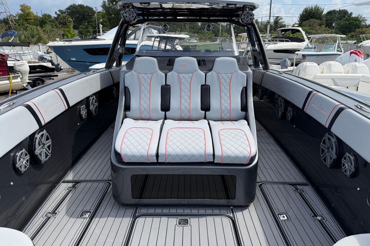 2019 Midnight Express 43 