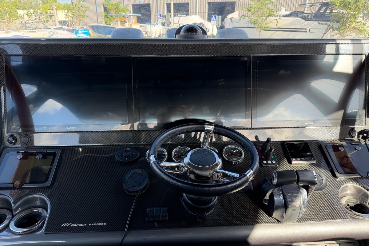 2019 Midnight Express 43 