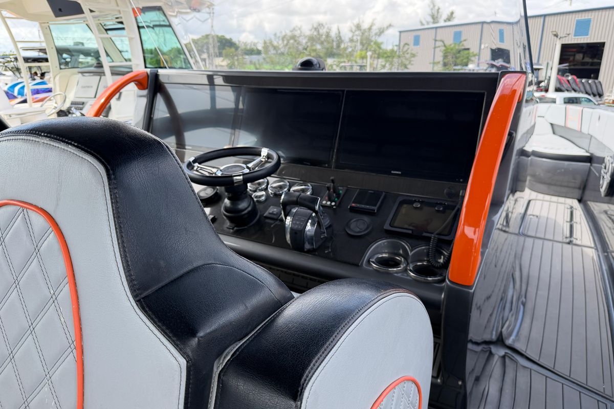 2019 Midnight Express 43 