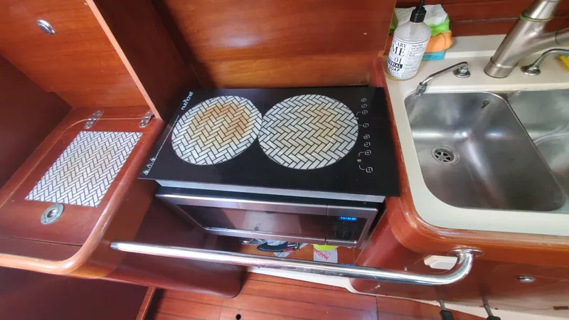  Yacht Photos Pics Beneteau Oceanis 44 CC 1999 yacht kitchen with stove and sink.