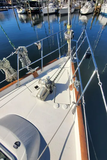  Yacht Photos Pics 1999 Beneteau Oceanis 44 CC sailboat deck, docked in a marina.