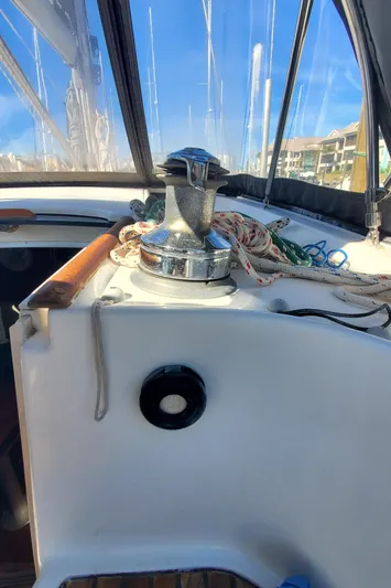  Yacht Photos Pics Beneteau Oceanis 44 CC 1999 sailboat cockpit with winch and ropes.