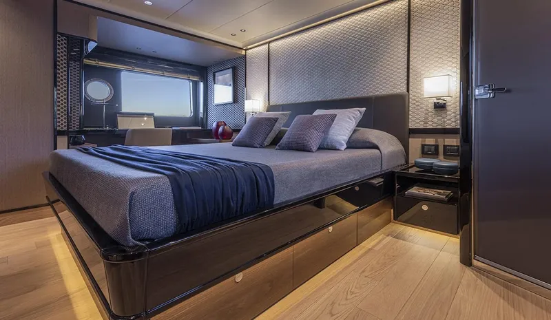 Absolute Navetta 75 Yacht Photos Pics Luxurious bedroom interior on Absolute NAVETTA 75 yacht, 2025 model, featuring modern design and elegant furnishings.