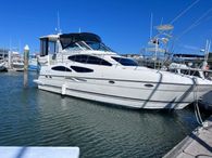 2004 Cruisers Yachts 405 Express Motoryacht