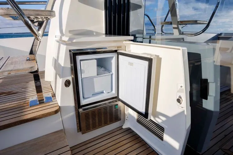 Never Lost Yacht Photos Pics 2023 Prestige 520 - Image 12