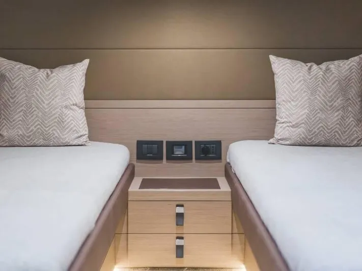 Ban Ban Yacht Photos Pics Interior of 2023 Pardo Yachts 50, featuring twin beds and modern design.