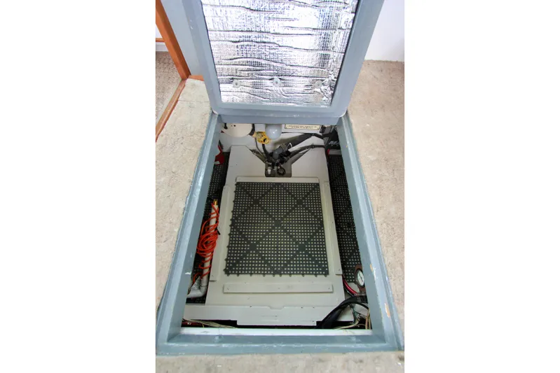 La Dorada Yacht Photos Pics below deck.