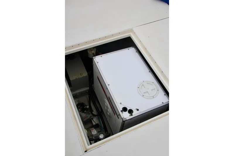 La Dorada Yacht Photos Pics Northern Lights 5.5KW diesel generator with 586 hours.