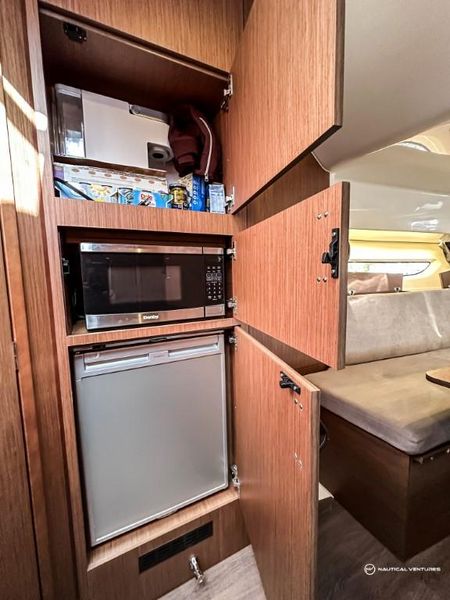 2022 Beneteau America Flyer 10