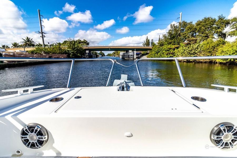2022 Beneteau America Flyer 10