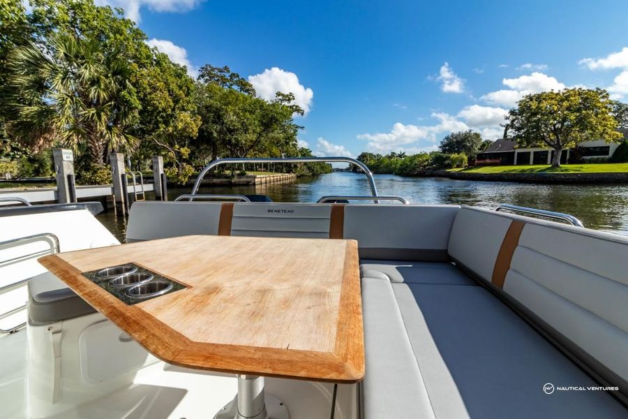 2022 Beneteau America Flyer 10