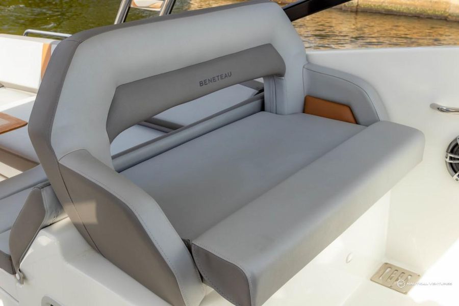 2022 Beneteau America Flyer 10