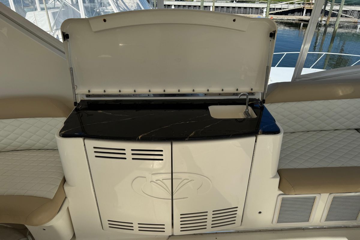 2009 Ovation 52 