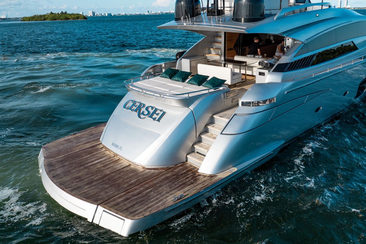 2012 Pershing 92 