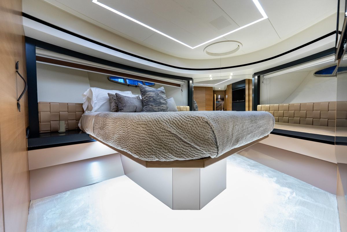 2012 Pershing 92 
