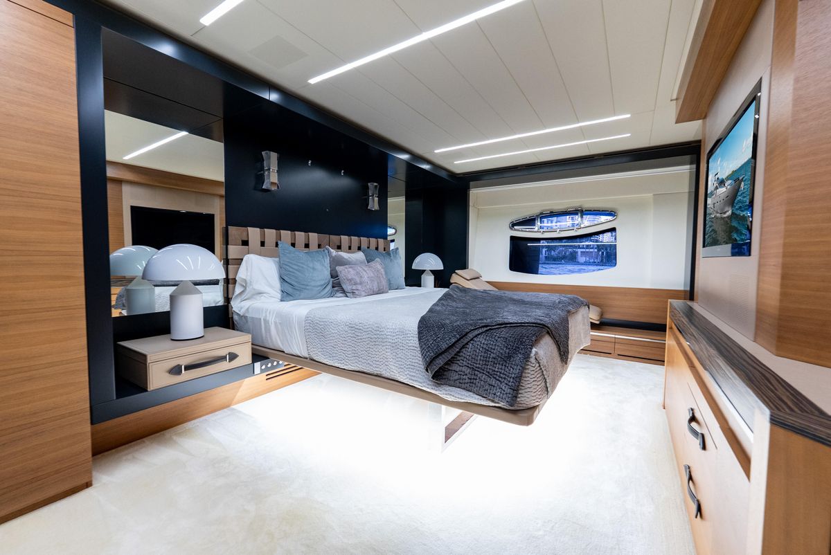 2012 Pershing 92 