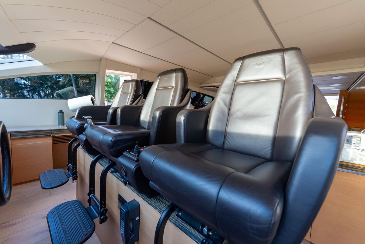 2012 Pershing 92 
