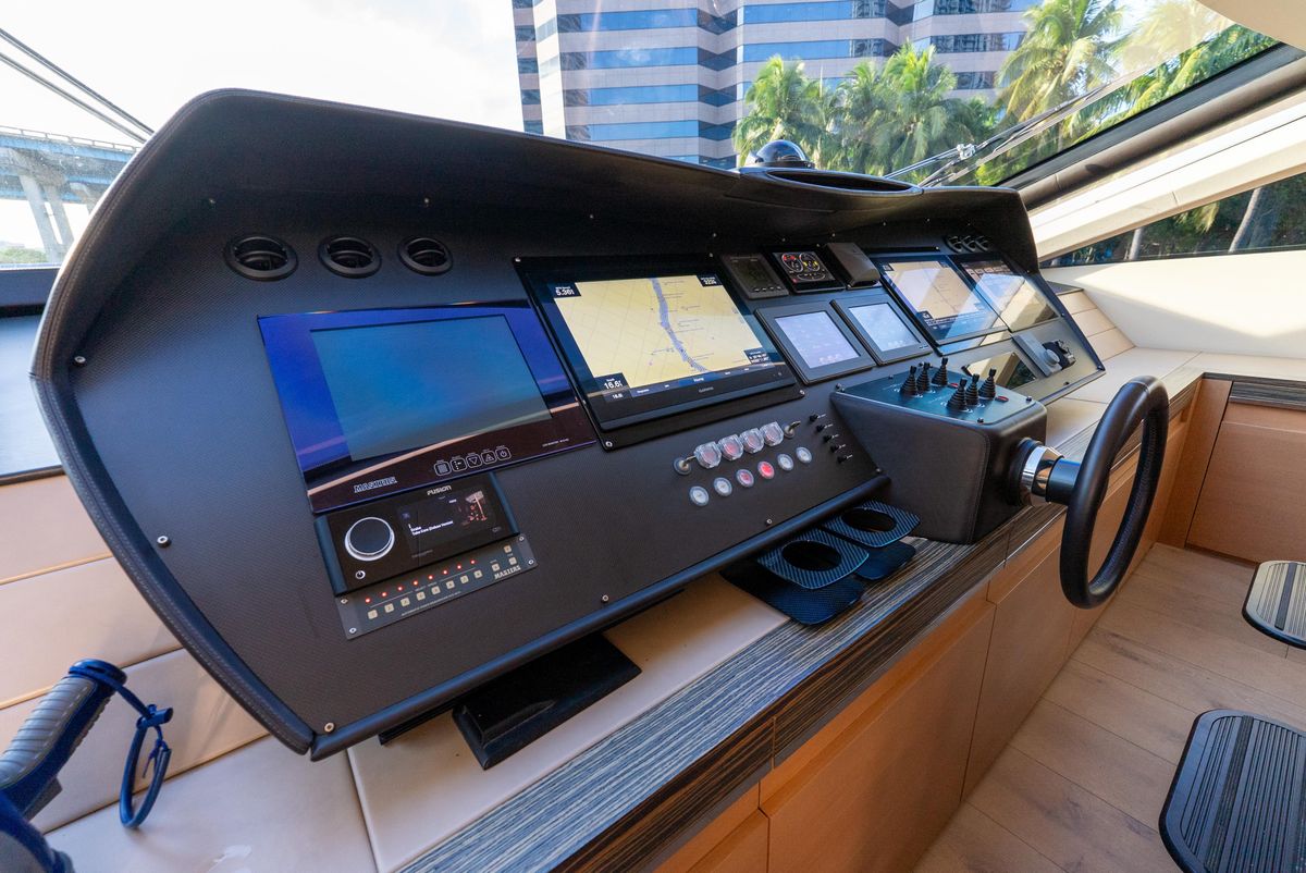 2012 Pershing 92 