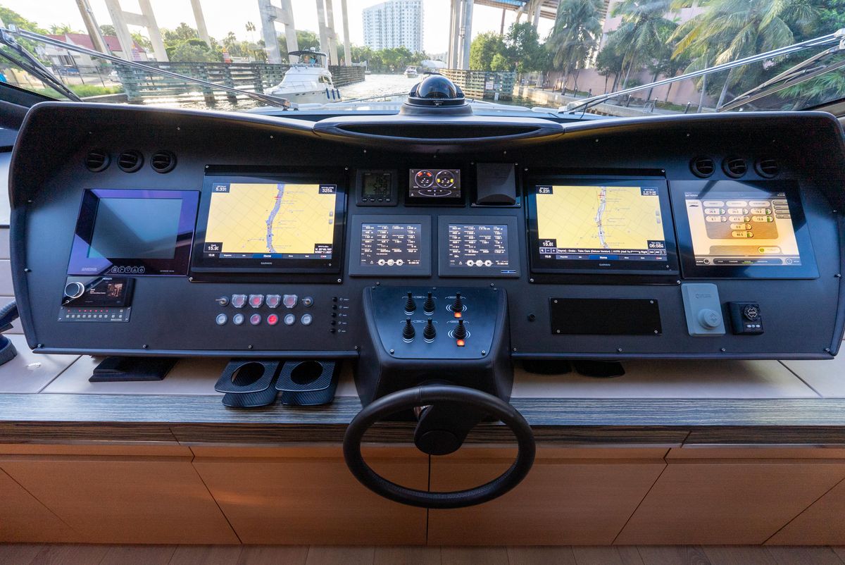 2012 Pershing 92 