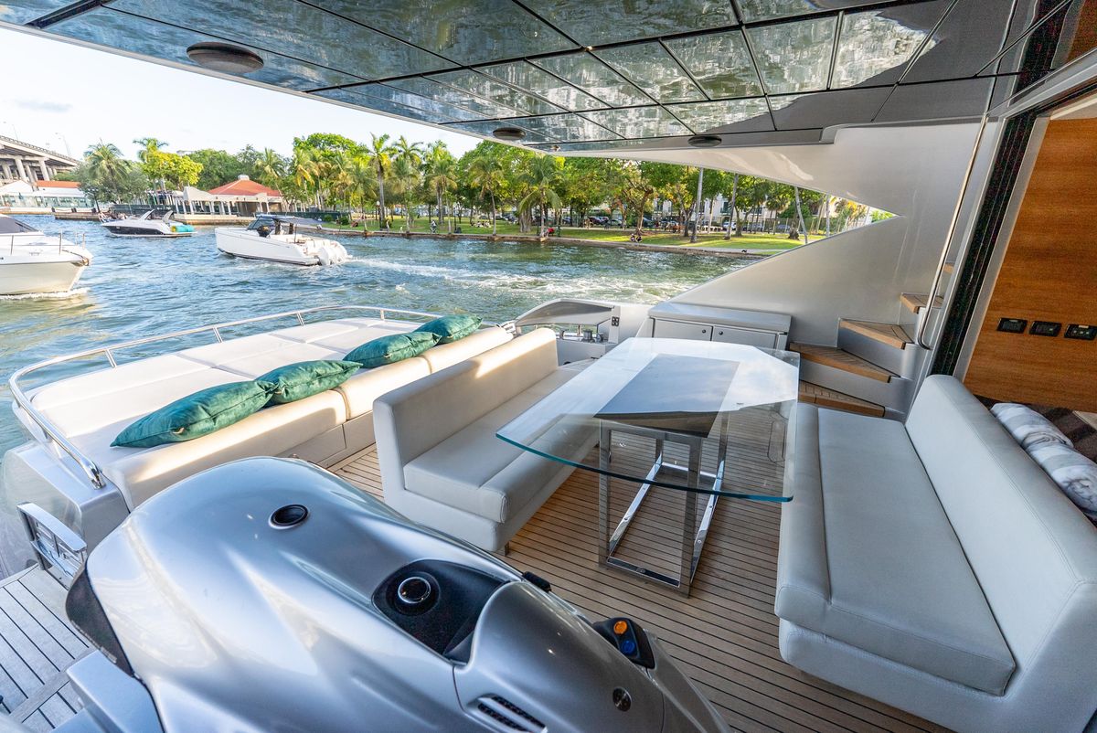 2012 Pershing 92 