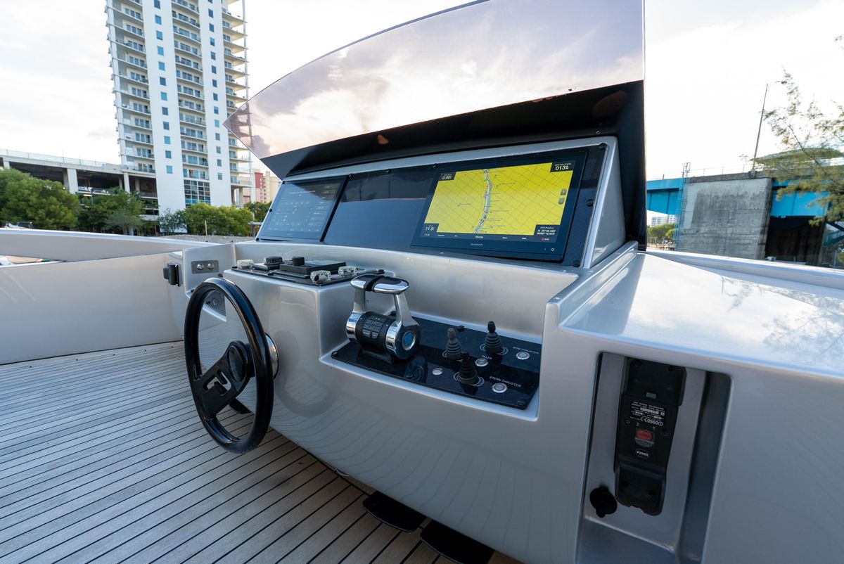 2012 Pershing 92 