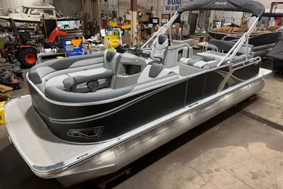 Tahoe LTZ 2385 Cruise Rear Bench (CRB) & Honda 4-Stroke EFI