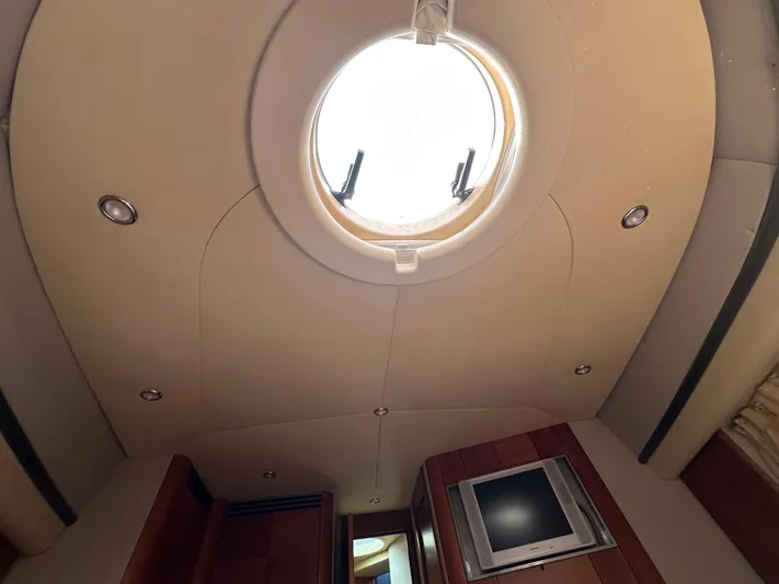 Azimut Benetti Fly 50 Yacht Photos Pics Interior ceiling view of 2006 Azimut 50 yacht with circular skylight and recessed lighting.