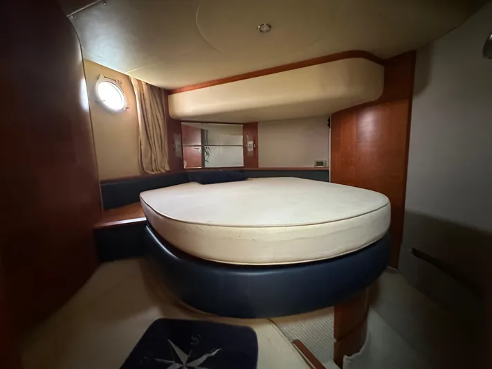 Azimut Benetti Fly 50 Yacht Photos Pics Interior cabin of a 2006 Azimut 50 yacht with a circular bed.