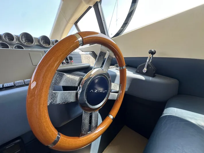 Azimut Benetti Fly 50 Yacht Photos Pics 2006 Azimut 50 yacht helm with wooden steering wheel and control panel.