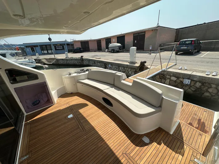 Azimut Benetti Fly 50 Yacht Photos Pics 2006 Azimut 50 yacht with spacious deck, curved seating, and wooden flooring.